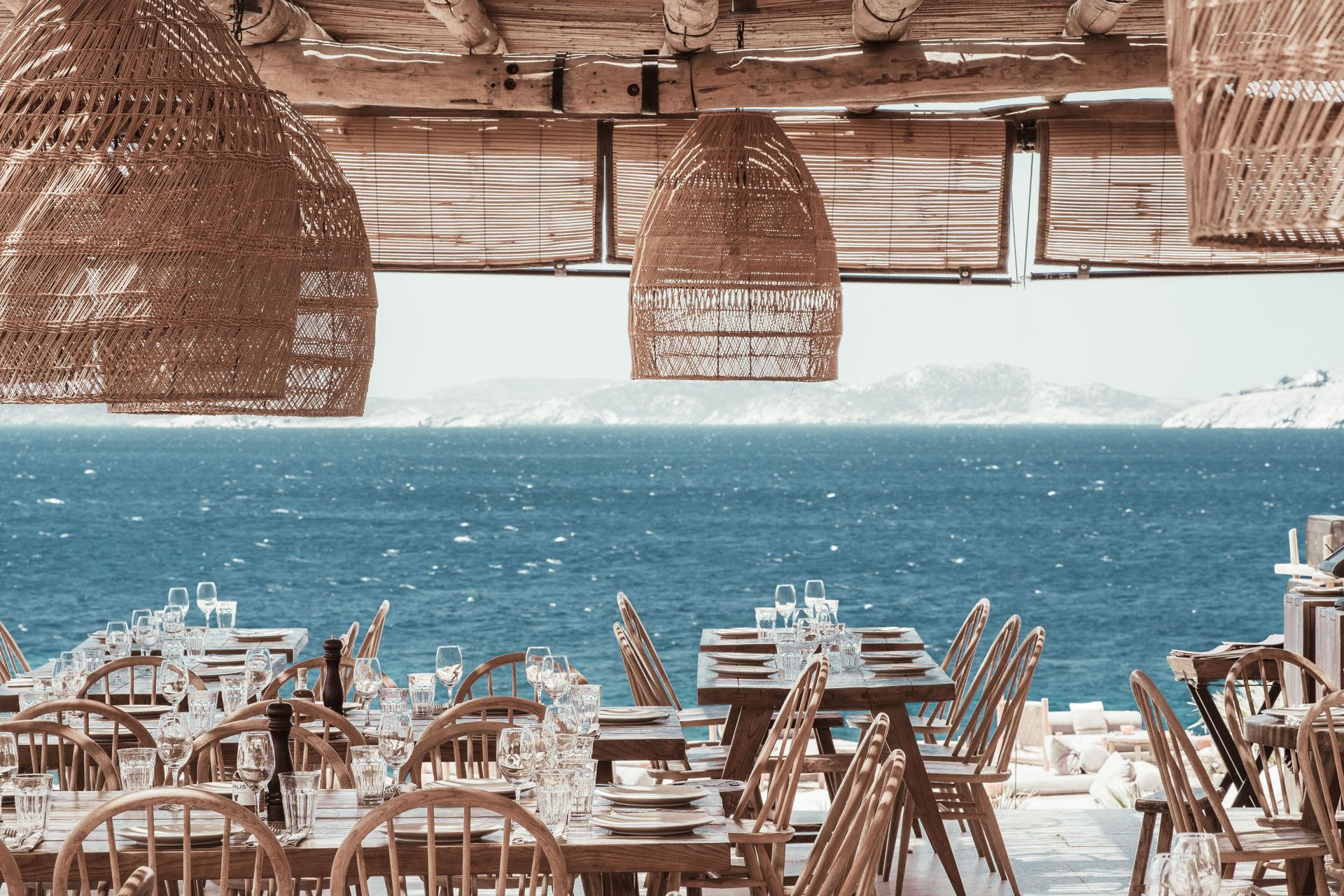 Exclusive beach clubs in Mykonos – VIP access, luxury cabanas, fine dining, refreshing cocktails, and vibrant music for a stylish seaside experience.
